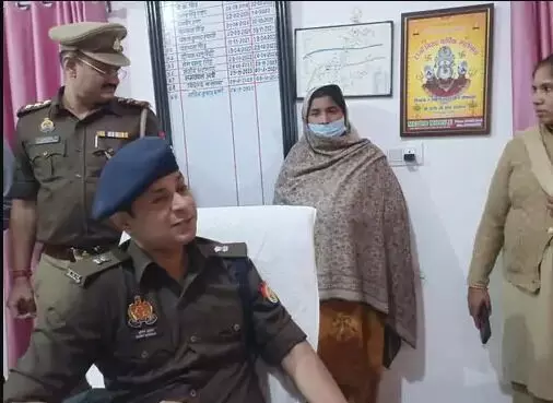 चाचा के साथ सुनार की दुकान में चोरी करने वाली महिला गिरफ्तार चाचा के साथ सुनार की दुकान में चोरी करने वाली महिला गिरफ्तार