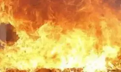 कॉलोनी के पास मैदान में लगी आग में बाइक स्कूटर जलकर हुए खाक कॉलोनी के पास मैदान में लगी आग में बाइक स्कूटर जलकर हुए खाक