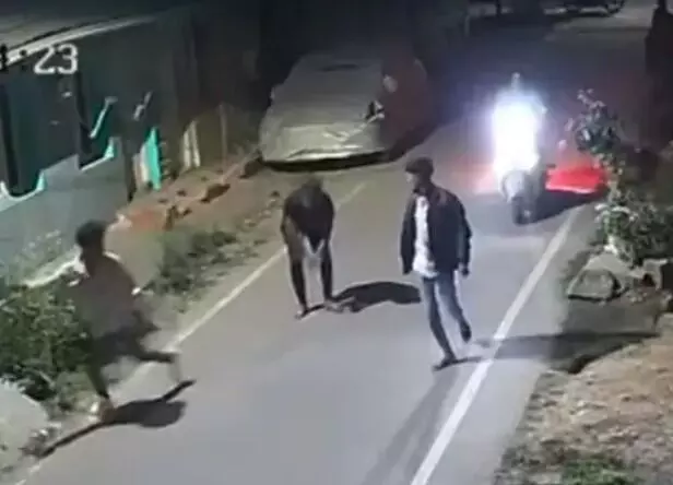 धर्म पूछकर युवक पर हमला- मारपीट कर 50000 भी लूटे- दहशत के मारे.. धर्म पूछकर युवक पर हमला- मारपीट कर 50000 भी लूटे- दहशत के मारे..