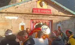 बाबा मध्य महेश्वर के कपाट शीतकाल के लिए बंद- पैदल यात्रा कर.. बाबा मध्य महेश्वर के कपाट शीतकाल के लिए बंद- पैदल यात्रा कर..