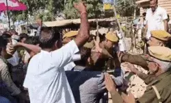 सूरजमल की मूर्ति लगाने को लेकर बवाल- बरसाए पत्थर- की नारेबाजी सूरजमल की मूर्ति लगाने को लेकर बवाल- बरसाए पत्थर- की नारेबाजी