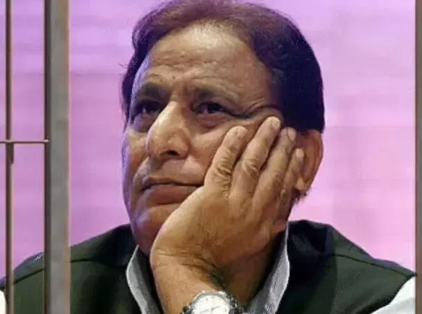 आजम के लिए कंबल लेकर पहुंचे घर वालों को वापस लौटाया आजम के लिए कंबल लेकर पहुंचे घर वालों को वापस लौटाया