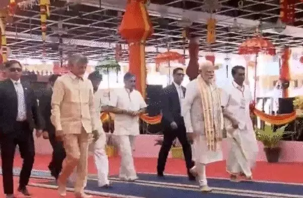 आंध्र पहुंचे PM मोदी ने सत्य साईं मंदिर में की पूजा- सिक्का व..