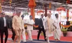 आंध्र पहुंचे PM मोदी ने सत्य साईं मंदिर में की पूजा- सिक्का व..