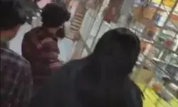 ठेका बंद कराने को लेकर हंगामा- रास्ते से निकलते हैं प्रेमानंद ठेका बंद कराने को लेकर हंगामा- रास्ते से निकलते हैं प्रेमानंद