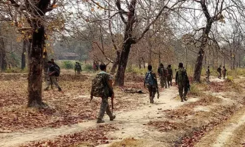 बॉर्डर पर मुठभेड़ जारी- 7 नक्सली किये ढेर- टॉप लीडर देव जी.. बॉर्डर पर मुठभेड़ जारी- 7 नक्सली किये ढेर- टॉप लीडर देव जी..