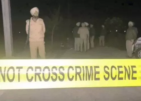 नाके पर रुकने को कहा तो चलाई गोली- जवाबी फायरिंग में हुआ ढेर नाके पर रुकने को कहा तो चलाई गोली- जवाबी फायरिंग में हुआ ढेर