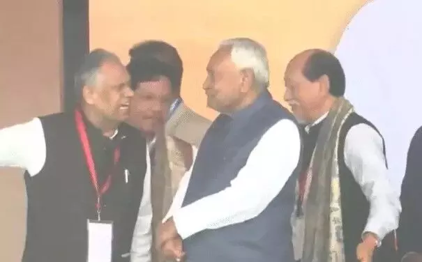 गांधी मैदान पहुंचे नीतीश कुमार- 10वीं मर्तबा लेंगे सीएम की शपथ गांधी मैदान पहुंचे नीतीश कुमार- 10वीं मर्तबा लेंगे सीएम की शपथ