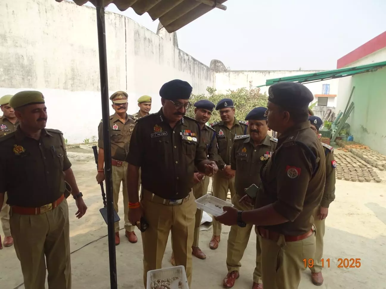 कारागार महानिदेशक ने किया कौशांबी जेल का आकस्मिक निरीक्षण