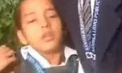 स्कूल में अचानक गैस रिसाव- कई बच्चे बेहोश होकर गिरे- टीचर गोद में. स्कूल में अचानक गैस रिसाव- कई बच्चे बेहोश होकर गिरे- टीचर गोद में.