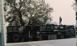 नेशनल हाईवे पर बेकाबू हुआ ट्रक पलटा- लगा लंबा जाम- मेरठ जा रहा था.. नेशनल हाईवे पर बेकाबू हुआ ट्रक पलटा- लगा लंबा जाम- मेरठ जा रहा था..