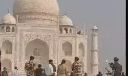 ताज नगरी पहुंचे डोनाल्ड ट्रंप के बेटे ने किया ताजमहल का दीदार ताज नगरी पहुंचे डोनाल्ड ट्रंप के बेटे ने किया ताजमहल का दीदार