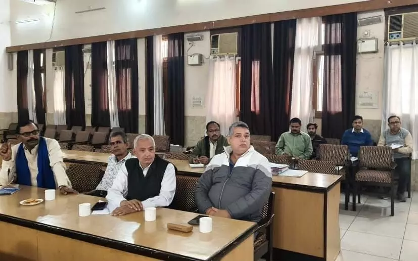 SIR को लेकर DM की राजनैतिक दलों के साथ बैठक- फार्म भरवाने में.. SIR को लेकर DM की राजनैतिक दलों के साथ बैठक- फार्म भरवाने में..