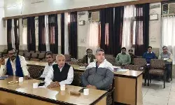 SIR को लेकर DM की राजनैतिक दलों के साथ बैठक- फार्म भरवाने में.. SIR को लेकर DM की राजनैतिक दलों के साथ बैठक- फार्म भरवाने में..