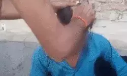 लड़की का पीछा कर गांव तक पहुंचे शोहदों का मेकअप कर जुलूस निकाला