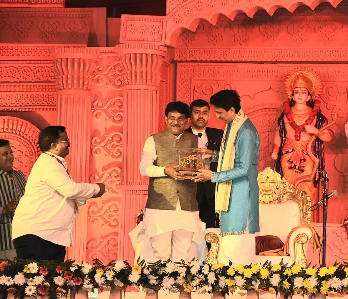 कथा व्यास ने किया मंत्री कपिल का सम्मान-अग्रवाल ने रामकथा श्रवण कर..