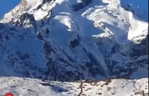 बर्फ से ढका बद्रीनाथ धाम- जमने लगी शेष नेत्र झील