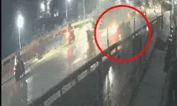 फ्लाईओवर पर बेकाबू कार ने कई गाड़ियां ठोकी- चार की मौत- तीन घायल