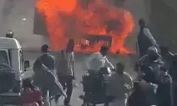 महिंद्रा XUV में लगी आग- डीजल टैंक में ब्लास्ट- दो लोगों की..