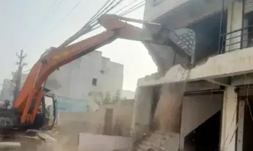 तौकीर रजा के करीबी की मार्केट पर चला बुलडोजर- 20 दुकानें नेस्तनाबूद