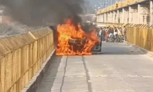 हथिनीकुंड बैराज पर चलती कर बनी आग का गोला- मौके पर फायर ब्रिगेड..