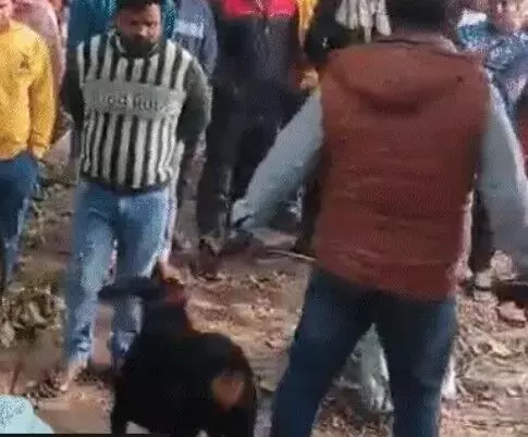 शादी में मायके आई महिला की गला काटकर हत्या- बाथरूम में मिली खून...