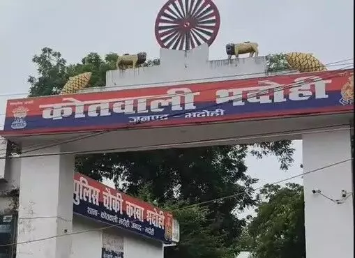 युवक ने एक्सप्रेस ट्रेन के सामने लगाई छलांग-स्टेशन के पूर्वी छोर पर...