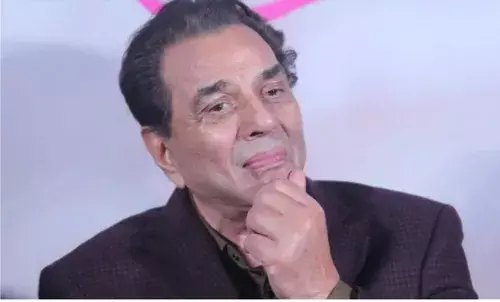 अस्पताल से मौत को मात देकर लौटे धर्मेंद्र को लेकर फिर हलचल अस्पताल से मौत को मात देकर लौटे धर्मेंद्र को लेकर फिर हलचल