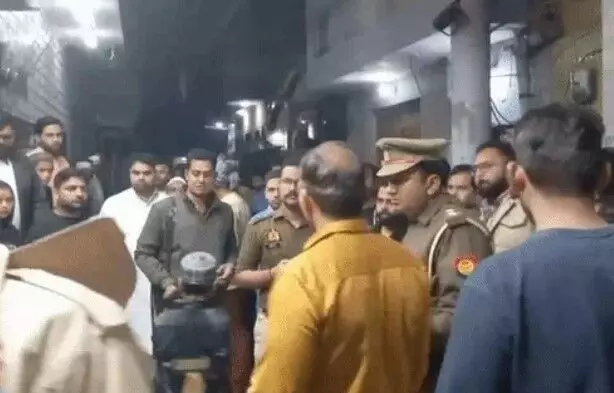 बारात में हर्ष फायरिंग-शादी का नजारा देख रही युवती के पेट मे घुसी गोली बारात में हर्ष फायरिंग-शादी का नजारा देख रही युवती के पेट मे घुसी गोली