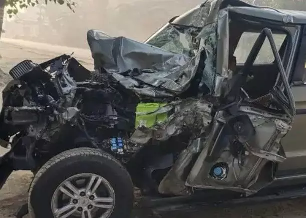 मुंबई के कारोबारी की कार में ट्रक ने मारी टक्कर- मौके पर मौत- तीन घायल मुंबई के कारोबारी की कार में ट्रक ने मारी टक्कर- मौके पर मौत- तीन घायल