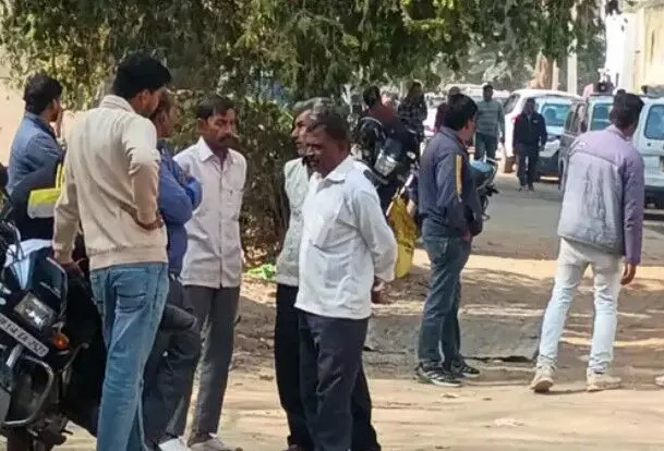 डाककर्मी ने फांसी के फंदे पर झूलकर दी जान- किराए के मकान में.. डाककर्मी ने फांसी के फंदे पर झूलकर दी जान- किराए के मकान में..