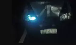 ओवरलोड गन्ना लदे ट्रक से टकराई कार- ड्राइवर की हालत गंभीर