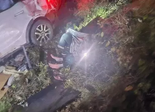घूमने आए गाजियाबाद के टूरिस्टों की कार खाई में गिरी- बच्ची समेत..