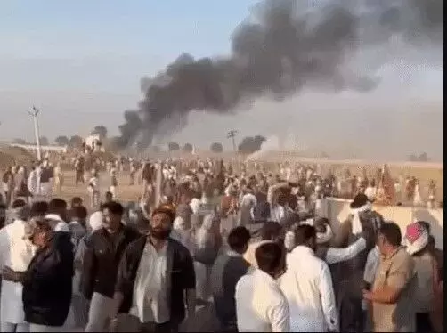 फैक्ट्री को लेकर किसानों का बवाल- घर छोड़कर भागे लोग- दीवार तोड़.. फैक्ट्री को लेकर किसानों का बवाल- घर छोड़कर भागे लोग- दीवार तोड़..