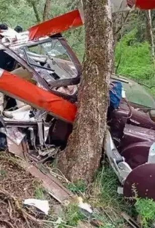 1000 फीट गहरी खाई में गिरा ट्रक- 22 मजदूरों की मौत-13 के शव बरामद 1000 फीट गहरी खाई में गिरा ट्रक- 22 मजदूरों की मौत-13 के शव बरामद