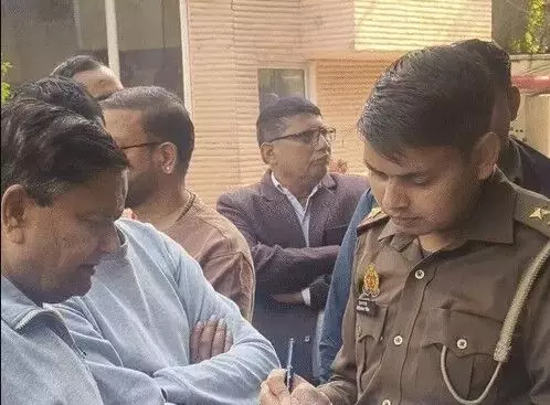 एयरफोर्स विंग कमांडर के ससुर ने खुद को गोली मार ली गोली-मिला सुसाइड.. एयरफोर्स विंग कमांडर के ससुर ने खुद को गोली मार ली गोली-मिला सुसाइड..