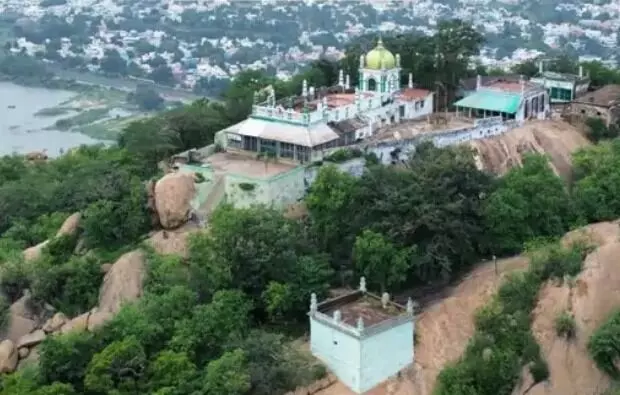 मदुरई मे पहाड़ी पर स्थित दरगाह को बम से उड़ाने की धमकी-बम निरोधक दस्ते मदुरई मे पहाड़ी पर स्थित दरगाह को बम से उड़ाने की धमकी-बम निरोधक दस्ते