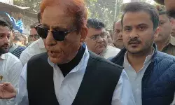 आफत में घिरे आजम खान को कोर्ट से राहत- सेना पर विवादित बयान में बरी आफत में घिरे आजम खान को कोर्ट से राहत- सेना पर विवादित बयान में बरी