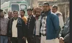 टायर फटने के बाद बेकाबू हुआ ट्रक टैंकर से भिड़ा- ड्राइवर की मौत टायर फटने के बाद बेकाबू हुआ ट्रक टैंकर से भिड़ा- ड्राइवर की मौत