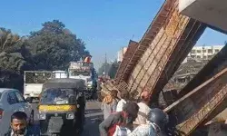 भरभराकर गिरा निर्माणाधीन पुल-मलबे में दबे अनेक मजदूर- रेस्क्यू शुरू