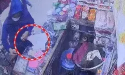 बिछिया खरीदने पहुंची मास्क गर्ल ले उड़ी दुकानदार का मोबाइल बिछिया खरीदने पहुंची मास्क गर्ल ले उड़ी दुकानदार का मोबाइल