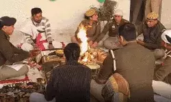 दंगाइयों के पत्थरों से बनी पुलिस चौकी का उद्घाटन- मुस्लिम बच्ची ने रखी थी.. दंगाइयों के पत्थरों से बनी पुलिस चौकी का उद्घाटन- मुस्लिम बच्ची ने रखी थी..