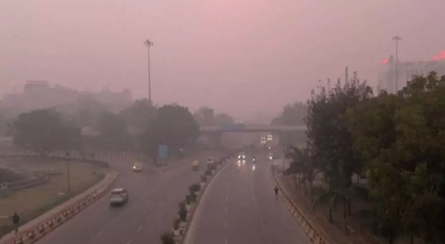 सांसों पर संकट-धुंध की चादर से ढकी राजधानी- एक्यूआई 400 के पार सांसों पर संकट-धुंध की चादर से ढकी राजधानी- एक्यूआई 400 के पार
