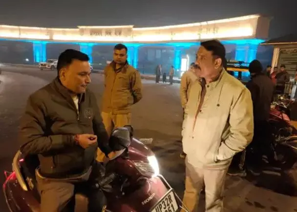 सडक पर ही टकरा रहे थे जाम - मौके पर पहुंची पुलिस ने ऐसे ली खबर सडक पर ही टकरा रहे थे जाम - मौके पर पहुंची पुलिस ने ऐसे ली खबर