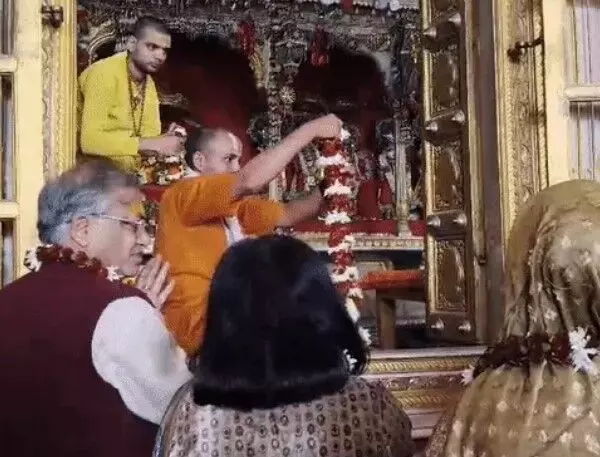 अयोध्या पहुंचे मुख्य चुनाव आयुक्त ने किये रामलला के दर्शन अयोध्या पहुंचे मुख्य चुनाव आयुक्त ने किये रामलला के दर्शन