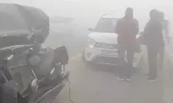 एक्सप्रेस वे पर वैगन आर से भिडी स्कॉर्पियो-महिला का फटा सिर एक्सप्रेस वे पर वैगन आर से भिडी स्कॉर्पियो-महिला का फटा सिर