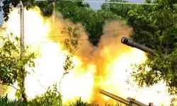 थाई सेना ने ट्रंप के दावों को बमों से उडाया - सीमा पर बरसाए बम थाई सेना ने ट्रंप के दावों को बमों से उडाया - सीमा पर बरसाए बम