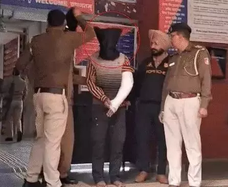 चलती बाइक पर उबर राइडर द्वारा छात्रा से छेड़छाड़- शाहनवाज गिरफ्तार चलती बाइक पर उबर राइडर द्वारा छात्रा से छेड़छाड़- शाहनवाज गिरफ्तार