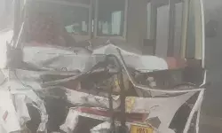 कोहरे से कोहराम-चार बसों की टक्कर से पैसेंजरों में मची चीख पुकार कोहरे से कोहराम-चार बसों की टक्कर से पैसेंजरों में मची चीख पुकार