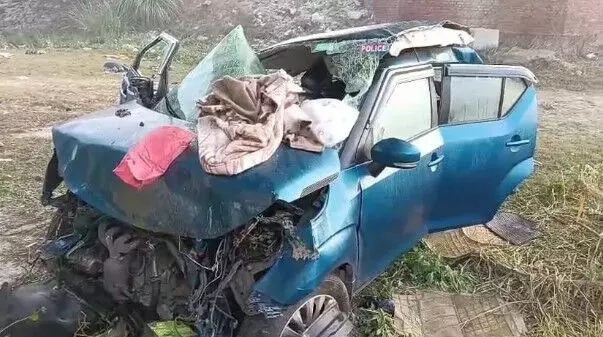 दबिश देकर लौट रही कार पुल से नदी में गिरी-हेड कांस्टेबल समेत दो की मौत दबिश देकर लौट रही कार पुल से नदी में गिरी-हेड कांस्टेबल समेत दो की मौत